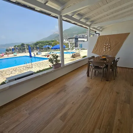 Happy Blue 2 Apartment *