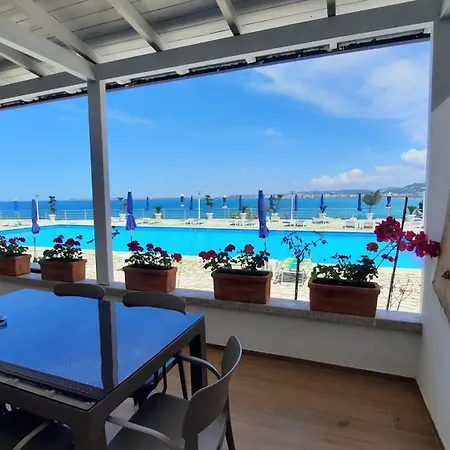 Happy Blue 2 Apartment